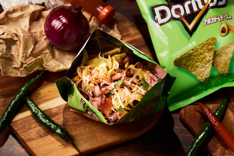 アボカドチーズ・ナチョス〜自家製スモークチキンorポーク入り〜